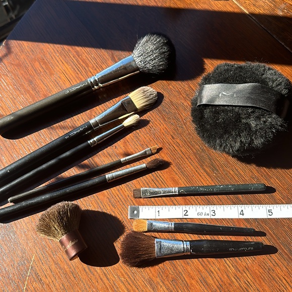 5 MAC brushes + 1 MAC body powder puffer + 2 SHU UEMURA + 1 Guerlains. 10 total - Picture 13 of 15